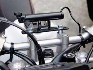 pemasangan usb charger di motor