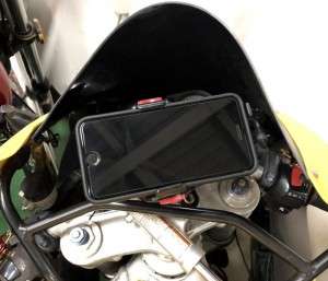 Smartphone Holder untuk iPhone 8 Daytona daytona smartphone holder motorcycle 300x257 -