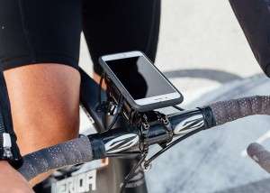 Smartphone Holder Quad Lock Pmemasangan di Stang Sepeda quad lock on bicycle 300x214 -