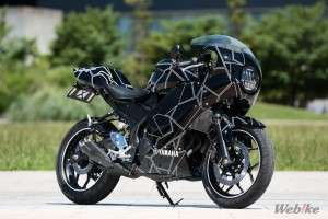 motor custom yamaha yzf-r25 tampak samping depan