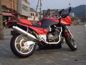Modifikasi Kawasaki GPZ900R Ninja (1991) Tampak Samping