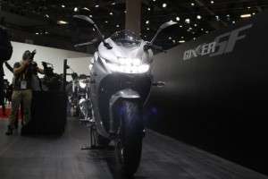 Suzuki Gixxer SF 250 Tampak Depan