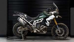 Triumph Tiger 900 di "No Time To Die"