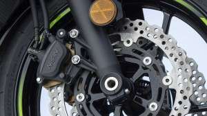 Sistem Pengereman Depan Kawasaki Ninja 650 ABS KRT Edition 2020