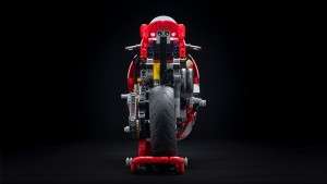 Tampak Belakang LEGO Ducati Panigale V4 R