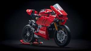 Tampak Depan LEGO Ducati Panigale V4 R