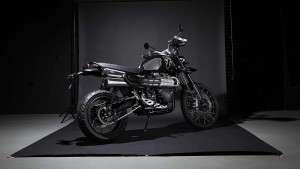 Tampak Samping Triumph Scrambler 1200 Bond Edition 2020