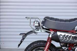 Tampak Samping Bracket Box Kijima Mondavi untuk Honda Monkey125