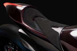 Jok AMB 001 oleh Aston Martin dan Brough Superior