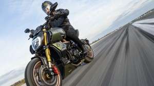 Aksi Ducati Diavel 1260 Lamborghini