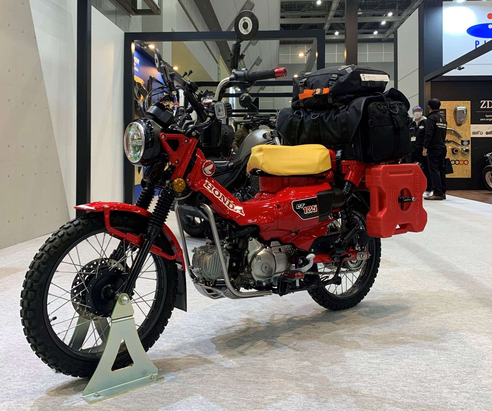 Honda CT125 Modif dengan Barang Bawaan
