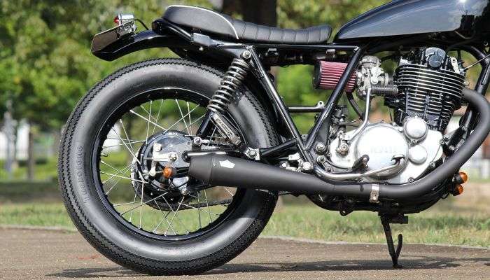 Knalpot dan Ban Belakang SR400
