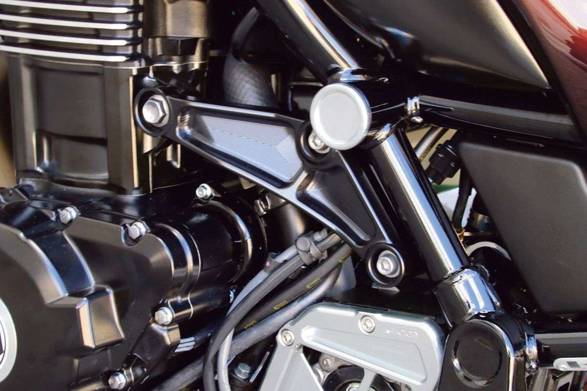 Engine hanger