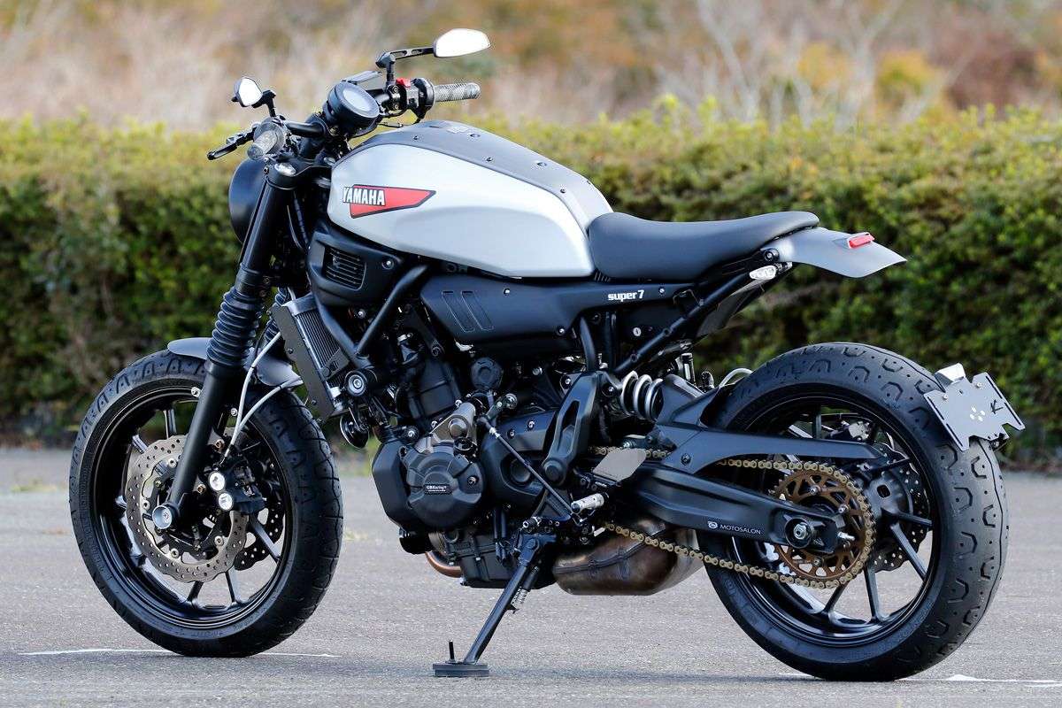 Tampak Samping Kiri Yamaha XSR700 Modif