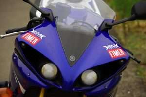 Cowl depan