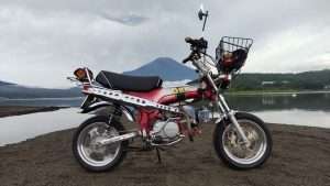 Honda Dax dan Gunung