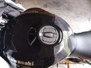 Tutup tangki carbon