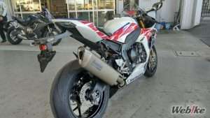 Honda CBR1000RRR Tampak Belakang