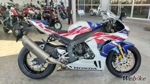 Honda CBR1000RRR Tampak Samping