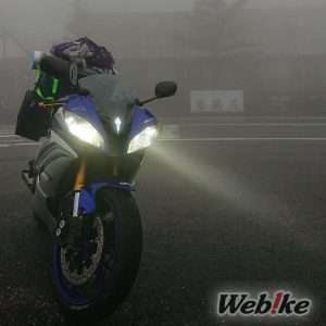 Pancaran lampu terang saat gelap