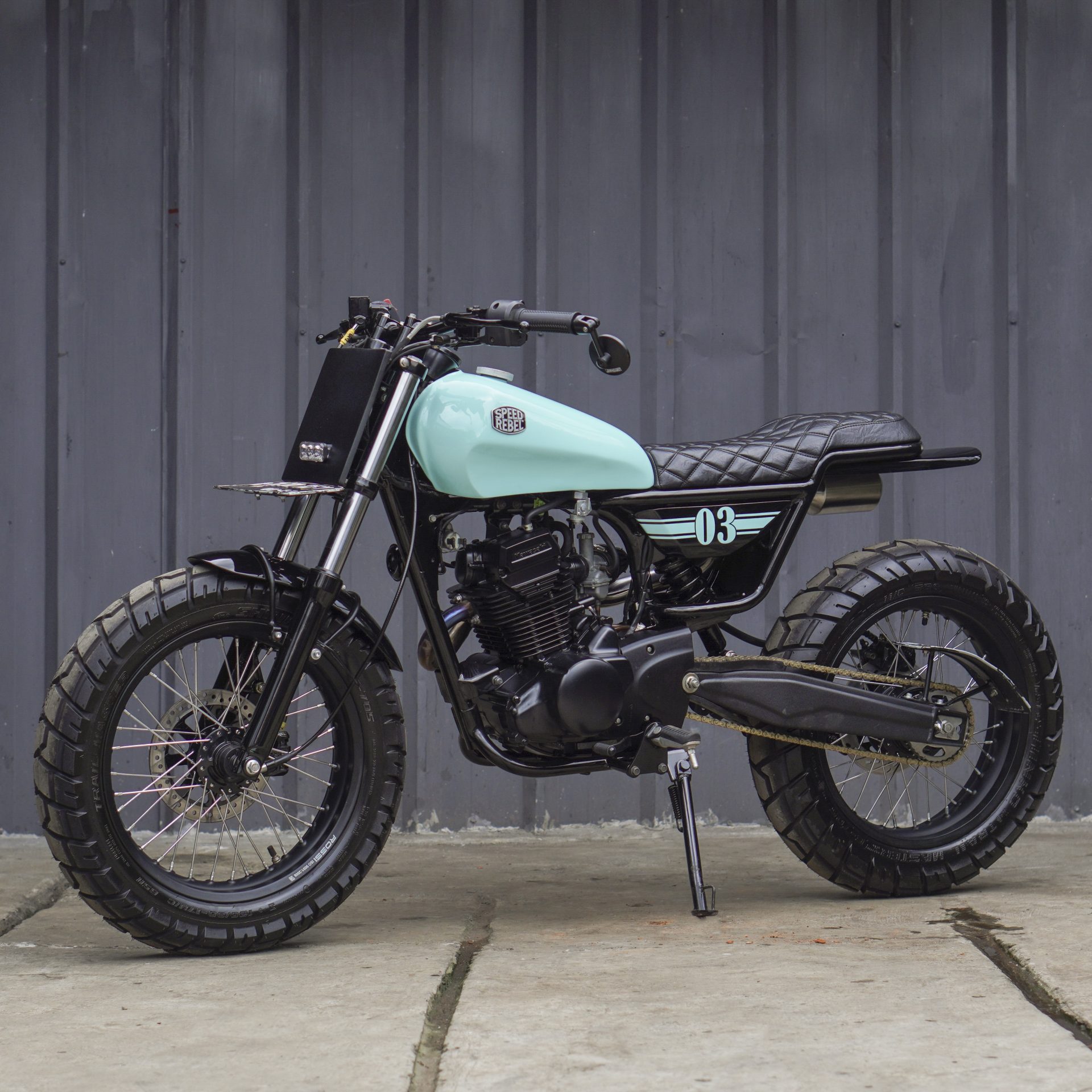 W175 Custom