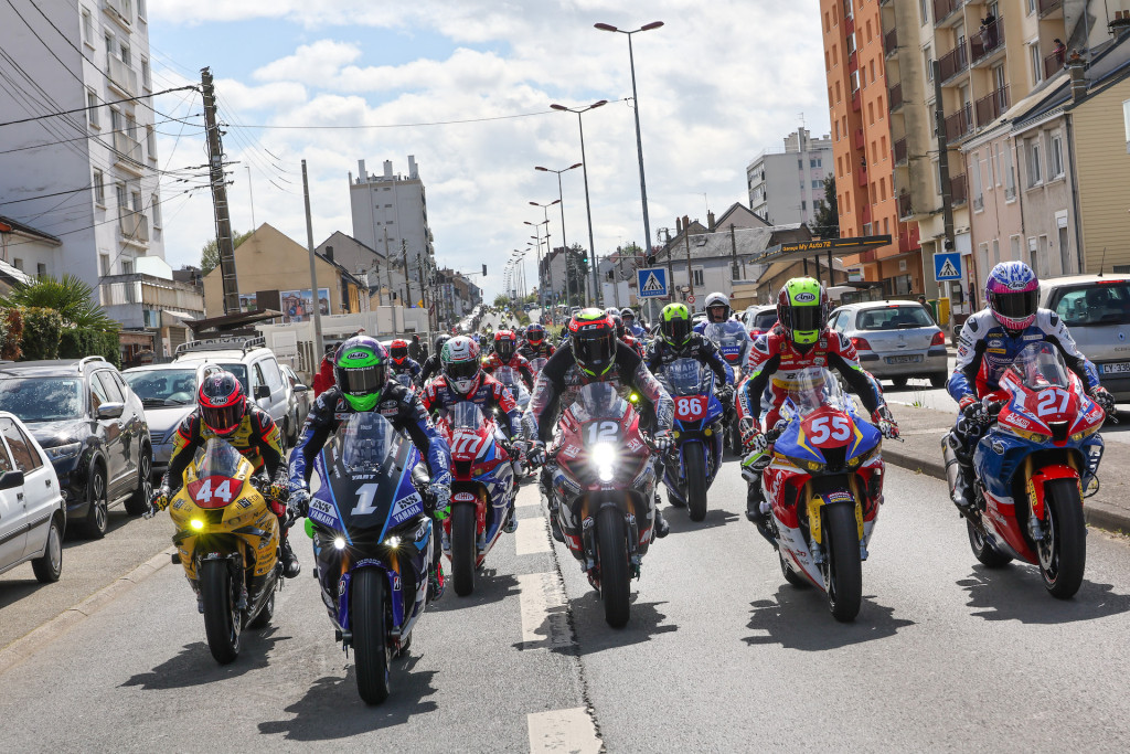 Pawai Bintang EWC di Jalanan Kota Le Mans Jelang Pekan Balap