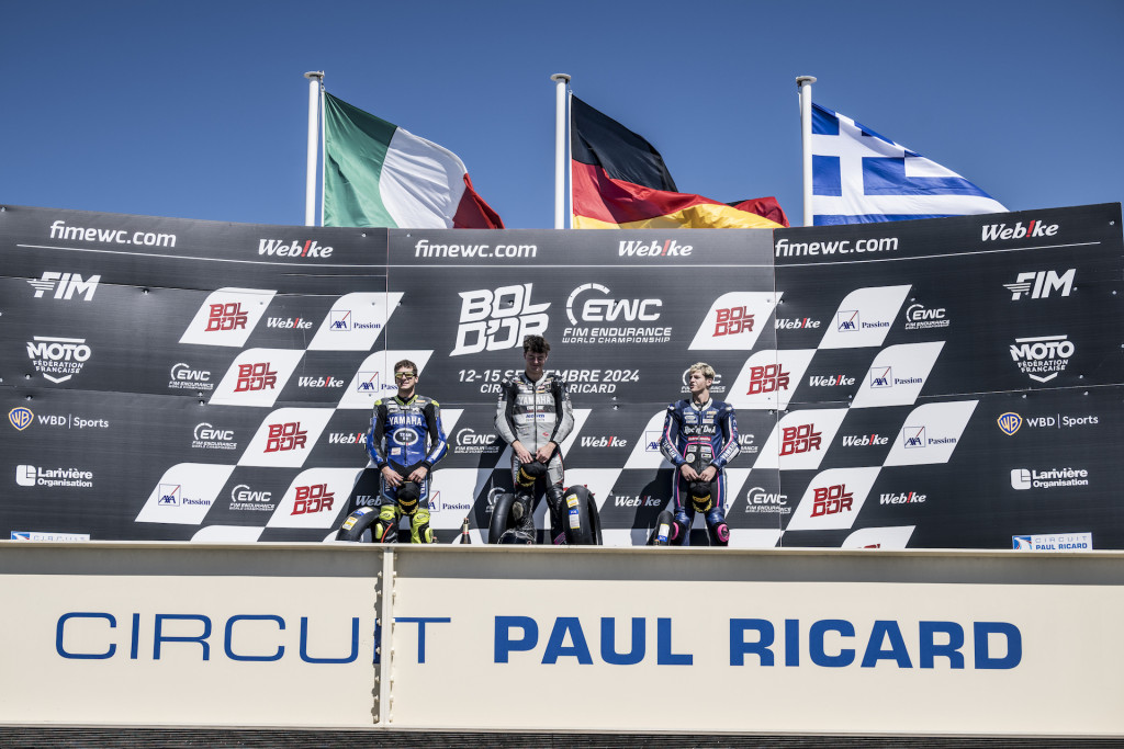 Podium Yamaha R7