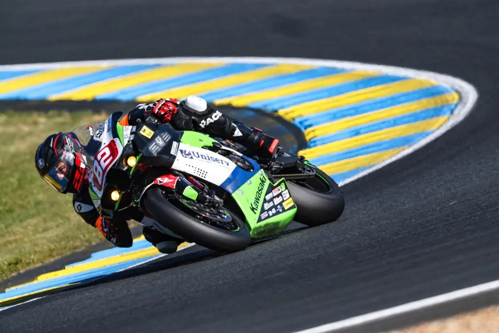 Bachelier Puji Uniserv Moto82 Usai 24 Heures Motos
