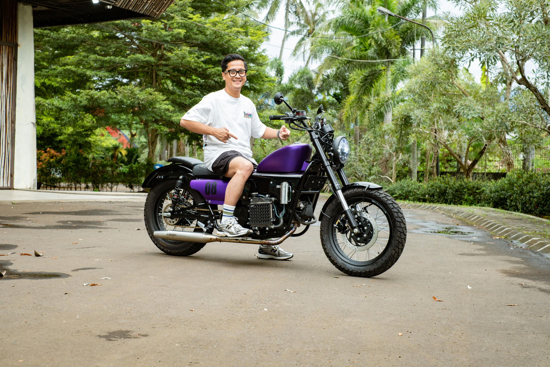 Rainbow Moto Builder Custom