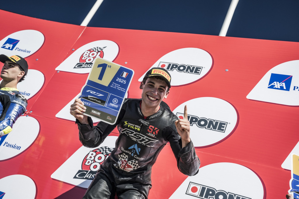 Yamaha R7 SuperFinale podium